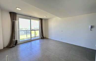 Imagem: O apartamento possui 1 Dormitório, 1 Banheiro, 1 Vaga na garagem