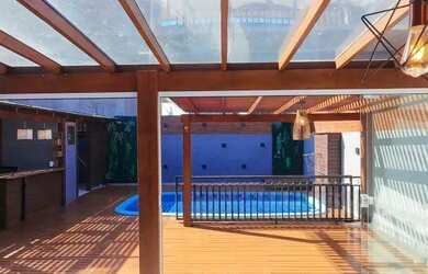 Imagem: A casa possui 3 Dormitórios, 3 Banheiros, 300m² de Área e