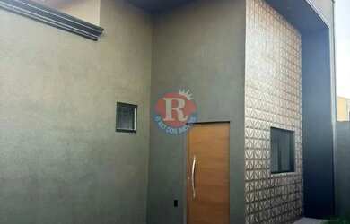 Imagem: A casa possui 3 Dormitórios, 3 Banheiros, 2 Vagas na garagem