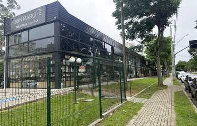 Imagem: O depósito para alugar possui 5 Vagas na garagem e 100m² de