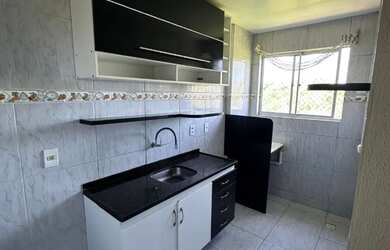 Imagem: O apartamento possui 2 Dormitórios, 1 Banheiro, 1 Vaga na garagem