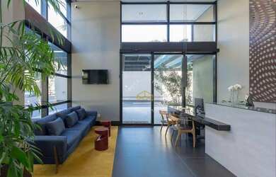 Imagem: O apartamento possui 1 Dormitório, 1 Banheiro, 2 Vagas na garagem