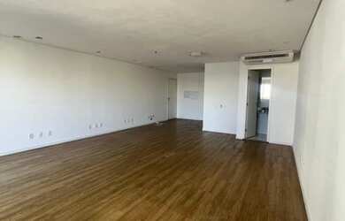 Imagem: O depósito possui 1 Vaga na garagem, 65m² de Área e está