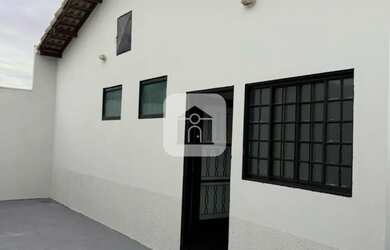 Imagem: A casa à venda possui 2 Dormitórios, 2 Banheiros, 2 Vagas