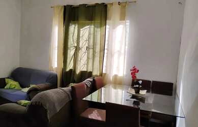 Imagem: A casa possui 3 Dormitórios, 2 Banheiros, m² de Área e está