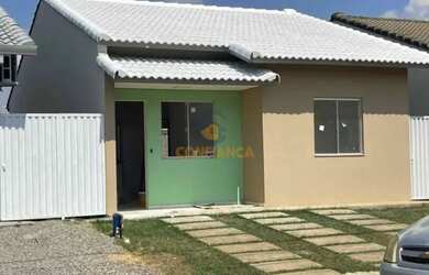 Imagem: A casa possui 3 Dormitórios, 1 Banheiro, 2 Vagas na garagem