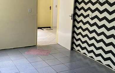 Imagem: A casa possui 2 Dormitórios, 1 Banheiro, 1 Vaga na garagem