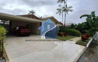 Imagem: A casa possui 3 Dormitórios, 3 Banheiros, 4 Vagas na garagem