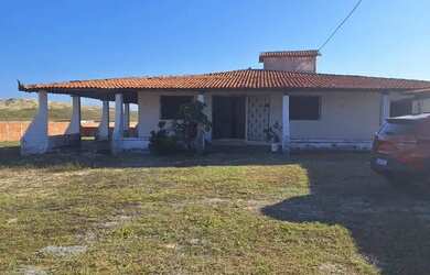 Imagem: A casa possui 5 Dormitórios, 4 Banheiros, 5 Vagas na garagem