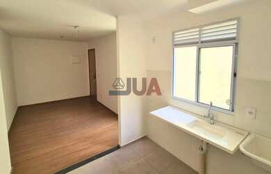 Imagem: O apartamento possui 2 Dormitórios, 1 Banheiro, 1 Vaga na garagem