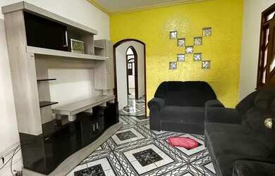 Imagem: A casa possui 5 Dormitórios, 2 Banheiros, 1 Vaga na garagem