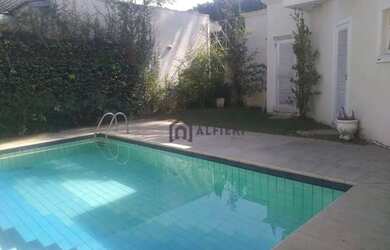 Imagem: A casa em condomínio possui 4 Dormitórios, 5 Banheiros, 4