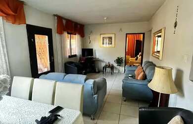 Imagem 7: Casa na Rua Marista, Partenon, com 11,00 de frente por 23,00 de frente...