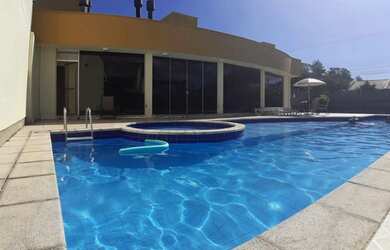 Imagem: A casa em condomínio possui 3 Dormitórios, 3 Banheiros, 2