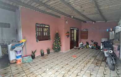 Imagem: A casa possui 2 Dormitórios, 2 Banheiros e está localizado