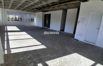 Imagem: O depósito possui 3 Vagas na garagem e 120m² de Área e está