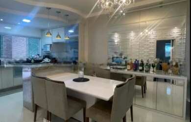 Imagem: A casa possui 2 Dormitórios, 2 Banheiros, 3 Vagas na garagem