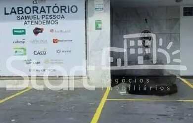 Imagem: O depósito à venda possui 4 Vagas na garagem e 370m² de Área
