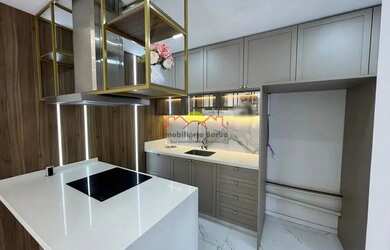 Imagem: A casa possui 3 Dormitórios, 4 Banheiros, 2 Vagas na garagem