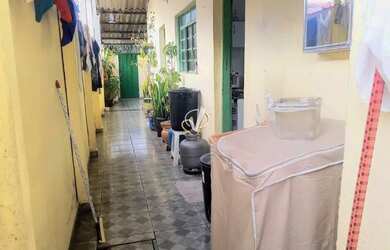 Imagem: A casa possui 1 Dormitório, 2 Banheiros, 2 Vagas na garagem