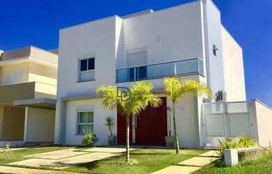 Imagem: A casa em condomínio possui 3 Dormitórios, 3 Banheiros e 202m²