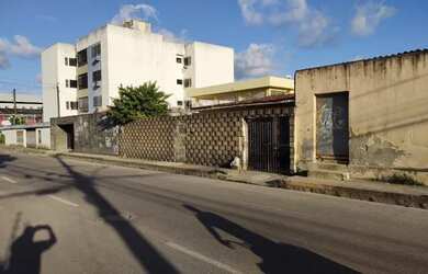 Imagem: A casa possui 4 Dormitórios, 3 Banheiros, 200m² de Área e