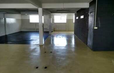 Imagem: O depósito possui 1 Vaga na garagem, 230m² de Área e está