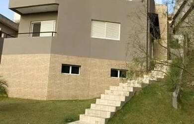 Imagem: A casa em condomínio possui 4 Dormitórios, 4 Banheiros, 4