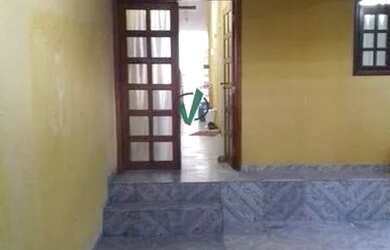 Imagem: A casa possui 4 Dormitórios, 3 Banheiros, 2 Vagas na garagem