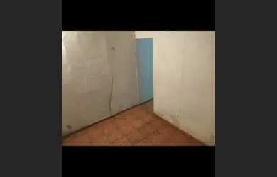 Imagem: A casa possui 1 Dormitório, 1 Banheiro e está localizado