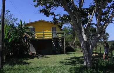 Imagem: A casa possui 2 Dormitórios, 1 Banheiro, 4 Vagas na garagem