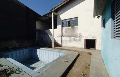 Imagem: A casa possui 3 Dormitórios, 100m² de Área e está localizado