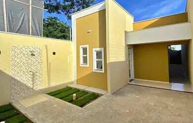 Imagem: A casa possui 2 Dormitórios, 2 Banheiros, 2 Vagas na garagem