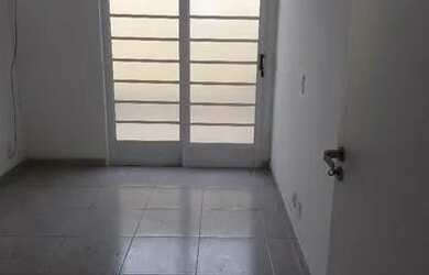 Imagem: A casa possui 2 Dormitórios, 1 Banheiro e está localizado