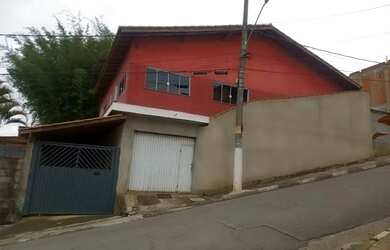 Imagem: A casa possui 2 Dormitórios, 2 Banheiros, 3 Vagas na garagem