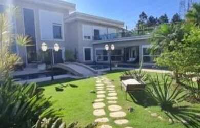 Imagem: A casa em condomínio possui 5 Dormitórios, 5 Banheiros, 5