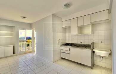 Imagem: O apartamento possui 1 Dormitório, 1 Banheiro, 1 Vaga na garagem