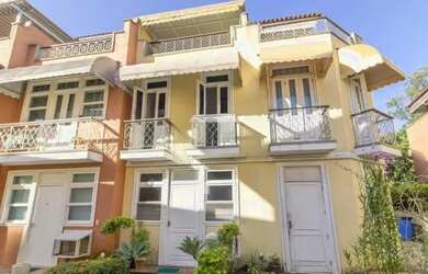 Imagem: A casa em condomínio possui 4 Dormitórios, 4 Banheiros, 2