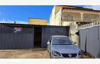 Imagem: A casa possui 4 Dormitórios, 2 Banheiros, 4 Vagas na garagem