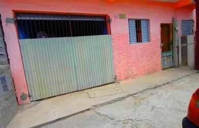 Imagem: A casa possui 2 Dormitórios, 1 Banheiro, 200m² de Área e