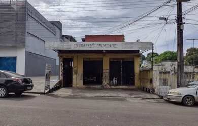 Imagem: A casa possui 5 Dormitórios, 5 Banheiros, 5 Vagas na garagem