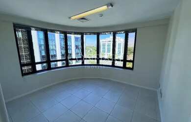 Imagem: O depósito possui 2 Vagas na garagem, 82m² de Área e está