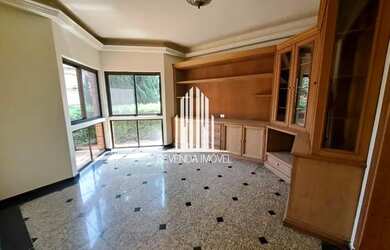 Imagem: A casa possui 4 Dormitórios, 5 Banheiros, 5 Vagas na garagem