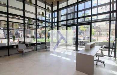 Imagem: O depósito possui 1 Vaga na garagem, 167m² de Área e está