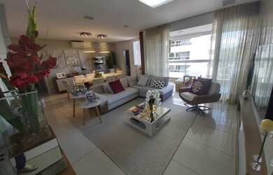 Imagem: O apartamento possui 5 Dormitórios, 5 Banheiros, 2 Vagas na