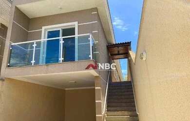 Imagem: A casa possui 3 Dormitórios, 2 Banheiros, 3 Vagas na garagem