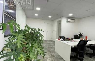 Imagem: O depósito possui 1 Vaga na garagem e 33m² de Área e está