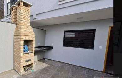 Imagem: A casa possui 3 Dormitórios, 2 Banheiros, 1 Vaga na garagem