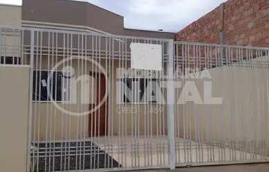 Imagem: A casa possui 3 Dormitórios, 2 Banheiros, 1 Vaga na garagem