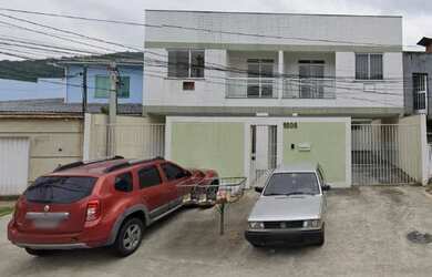 Imagem: O apartamento possui 1 Dormitório, 1 Banheiro, 1 Vaga na garagem